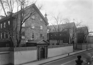 Maison Provinciale 104 Sherbrooke E, vers 1925